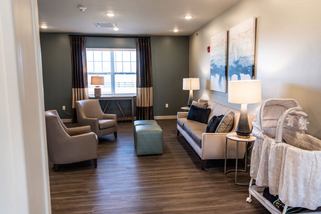 Cozy and welcoming lounge area at Charter Senior Living of White House in Tennessee.